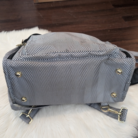 Jujube BFF Chromatics Black and White Chevron Diaper Breast Pump Bag Backpack - Picture 5 of 12